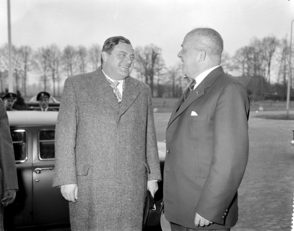 Duitse minister van Defensie in ons land Franz Josef Strauss met minister ir C, Bestanddeelnr 908-3999
