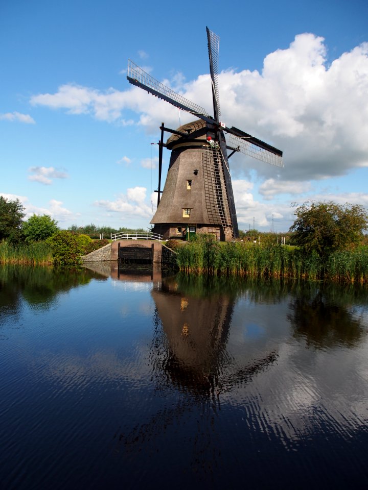 Dutch windmill at Kinderdijk pic46