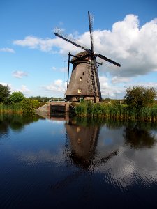 Dutch windmill at Kinderdijk pic46