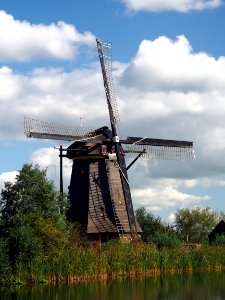 Dutch windmill at Kinderdijk pic16