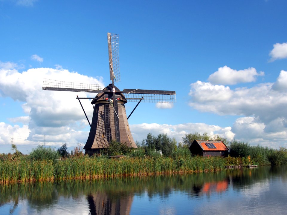Dutch windmill at Kinderdijk pic18