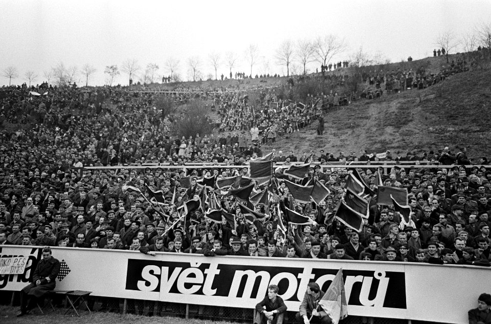 Dukla Praag tegen Ajax 2-1, Dukla-supporters, Bestanddeelnr 920-1450