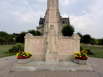 Dugny-sur-Meuse (Meuse) monument aux morts