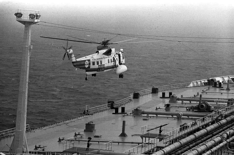 Duizendste beloodsing met helikopter van KLM Noordzee Helikopters, Bestanddeelnr 926-4214