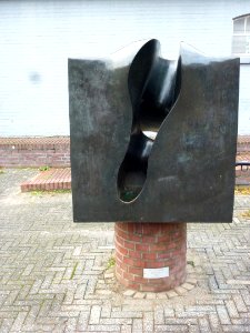 Dukenburg kunstwerk Bruning voor het wijkgebouw, deel 2 met bordje