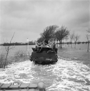DUKW met bouwmaterialen, Bestanddeelnr 900-5267