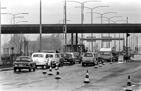 Duitse invasie begonnen, drukte bij de grenspost Bergh, Bestanddeelnr 917-6549