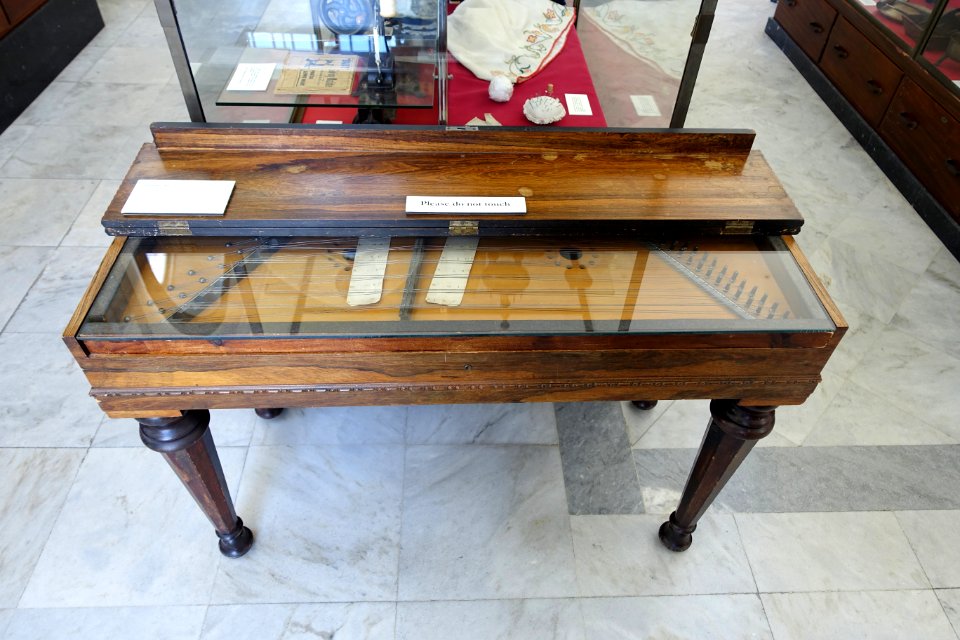 Dulcimer, 19th century - Bennington Museum - Bennington, VT - DSC08558