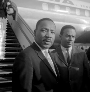 Ds Martin Luther King op Schiphol, (kop), Bestanddeelnr 916-7708