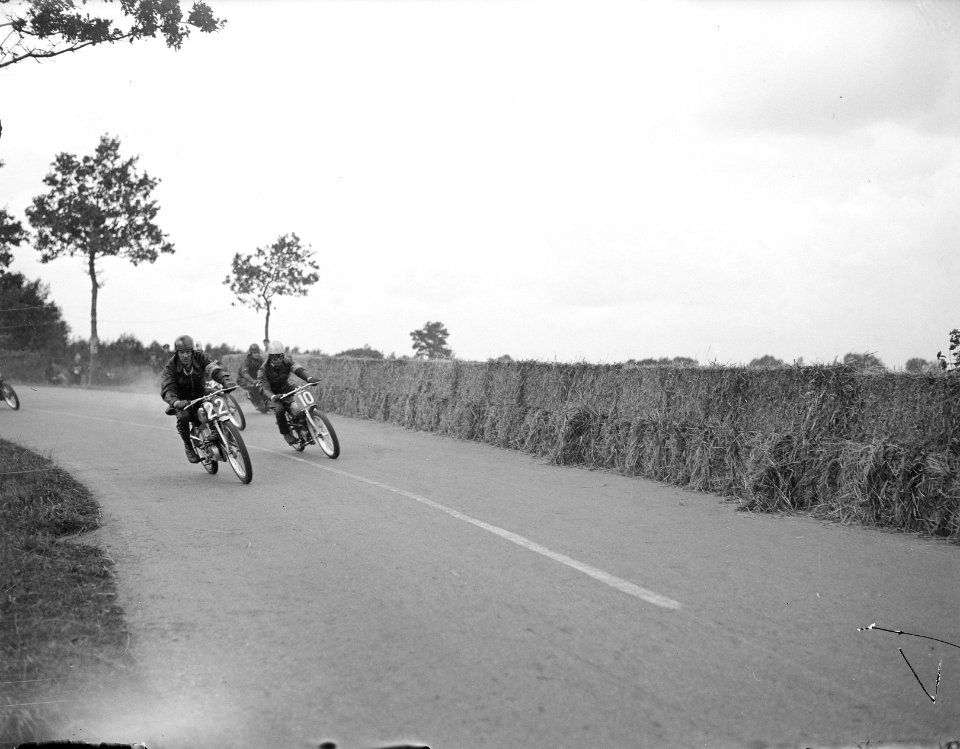 Duel tussen twee coureurs, Bestanddeelnr 901-9141