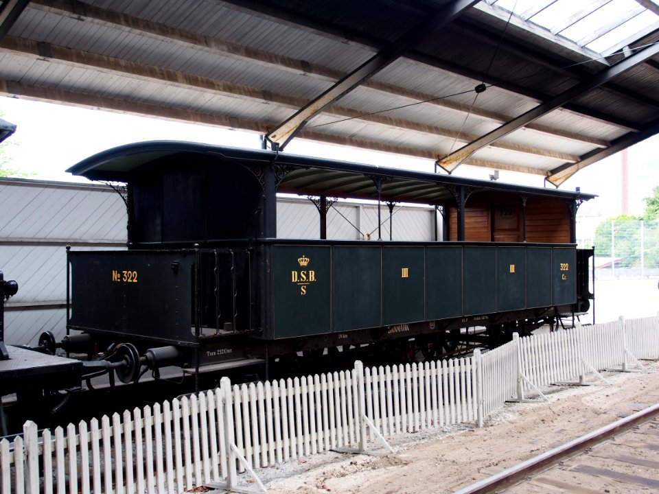 DSB 322 rail coach, pic1