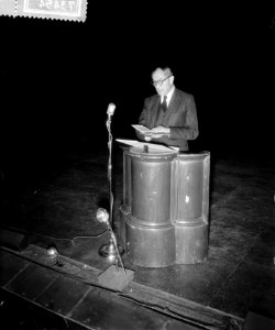 Ds. Niemoller spreekt in Amsterdam, Carre, Bestanddeelnr 907-3454