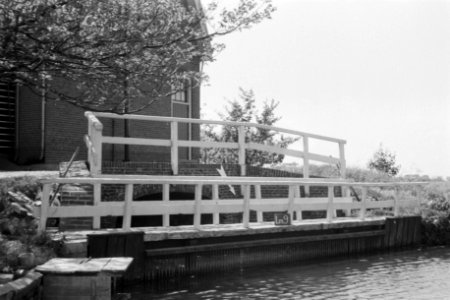 Duiker met brug te Lexmond (ruilverkaveling Vijfheerenlanden), Bestanddeelnr 170-1242