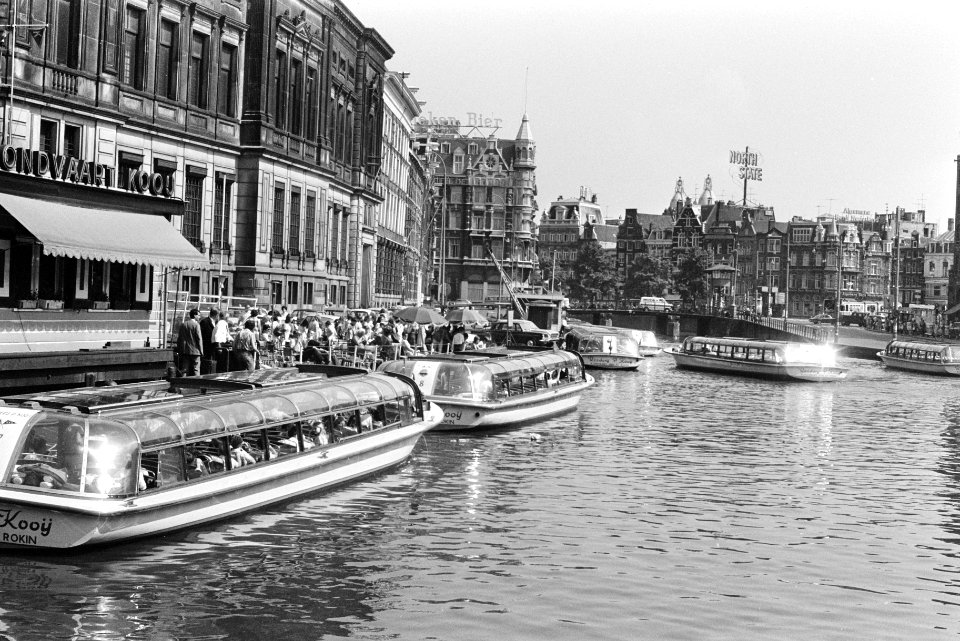 Drukte bij de rondvaartboten, Bestanddeelnr 923-5835