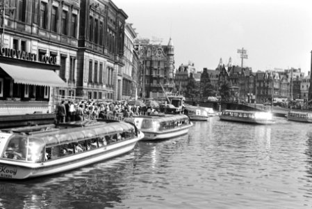 Drukte bij de rondvaartboten, Bestanddeelnr 923-5835