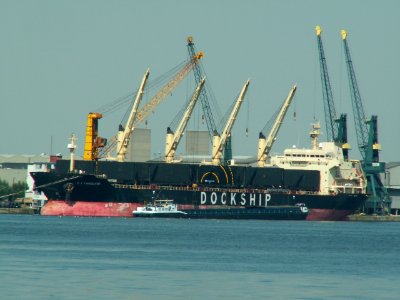 DS Vanguard - IMO 9285419 - Callsign C6S2087 at Port of Antwerp, Belgium 17-Jun-2006