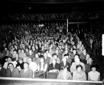 Ds. Niemoller spreekt in Amsterdam, overzicht zaal l, Bestanddeelnr 907-3456