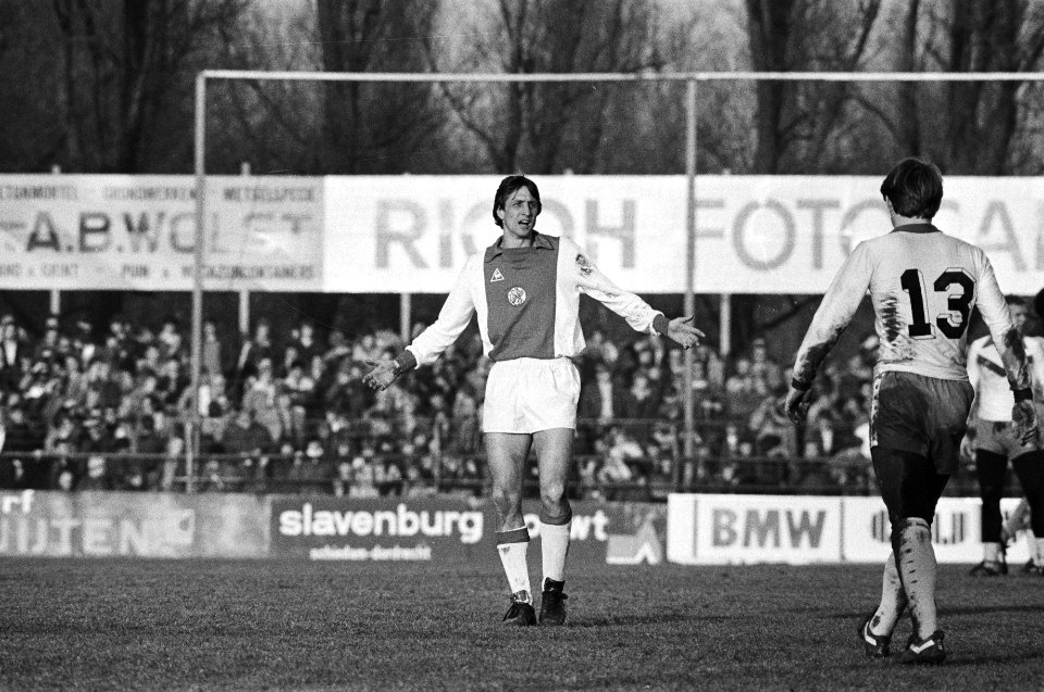 DS '79 tegen Ajax KNVB-beker 1-0. O.a. Johan Cruijff tijdens de wedstrijd, Bestanddeelnr 931-9162