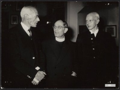 Ds. Martin Niemöller neemt deel aan oecumenische samenkomst in de Grote Kert te , Bestanddeelnr 105-0628