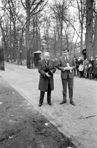 Drukte bij Drakenstein, mr. J. Klaasesz, de Commissaris der Koningin van Zuid-Ho, Bestanddeelnr 920-2355 photo