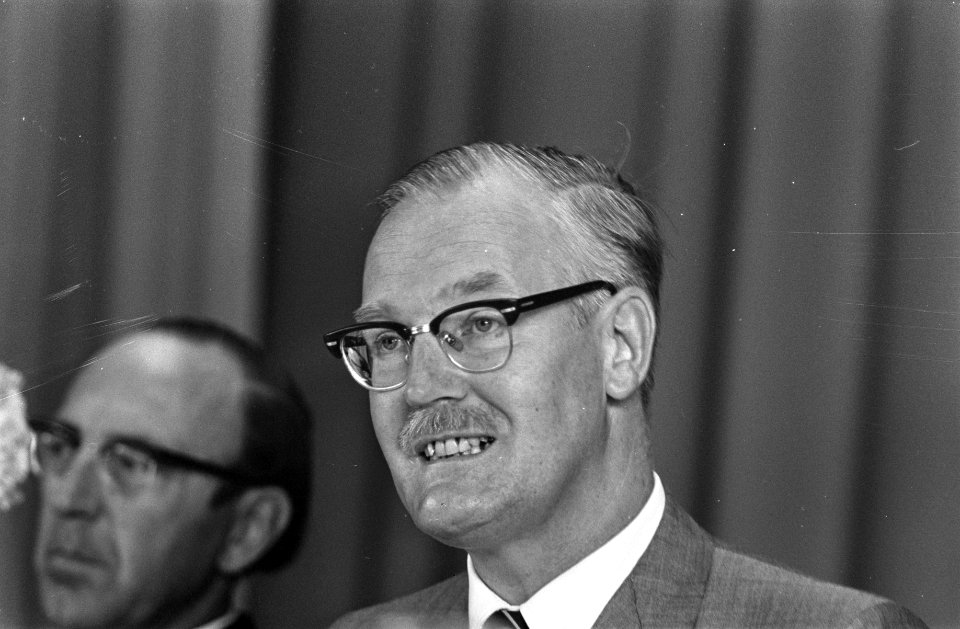 Ds. J. Tuinen uit Amsterdam tijdens de openingsrede, Bestanddeelnr 921-5912