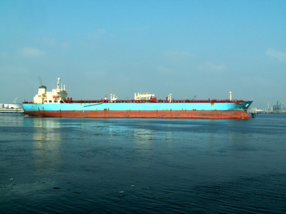 Dromus p2- IMO 9180920 at the '7e Petroleumhaven', Port of Rotterdam, Holland 23-Jul-2006