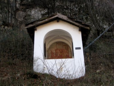Dritte Kreuzwegstation auf dem Weg zur Kalvarienbergkapelle in Salurn 2