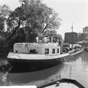 Drinkwater voor Delft een tanker op weg met vers drinkwater naar Delft, Bestanddeelnr 916-4515