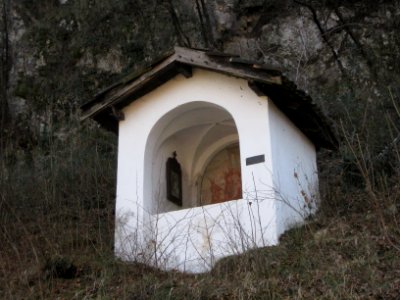 Dritte Kreuzwegstation auf dem Weg zur Kalvarienbergkapelle in Salurn 1