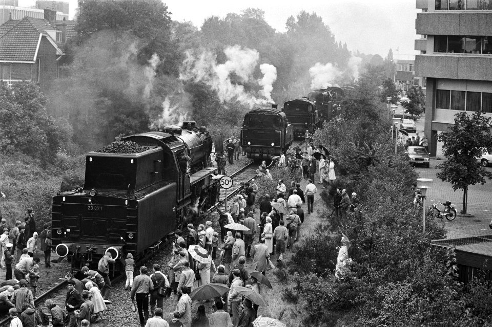 Drukte bij de oude locomotieven, Bestanddeelnr 931-7062