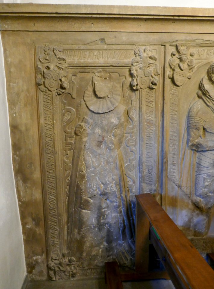 Dringenberg - Kirche - Grabplatte Margareta von Spiegel