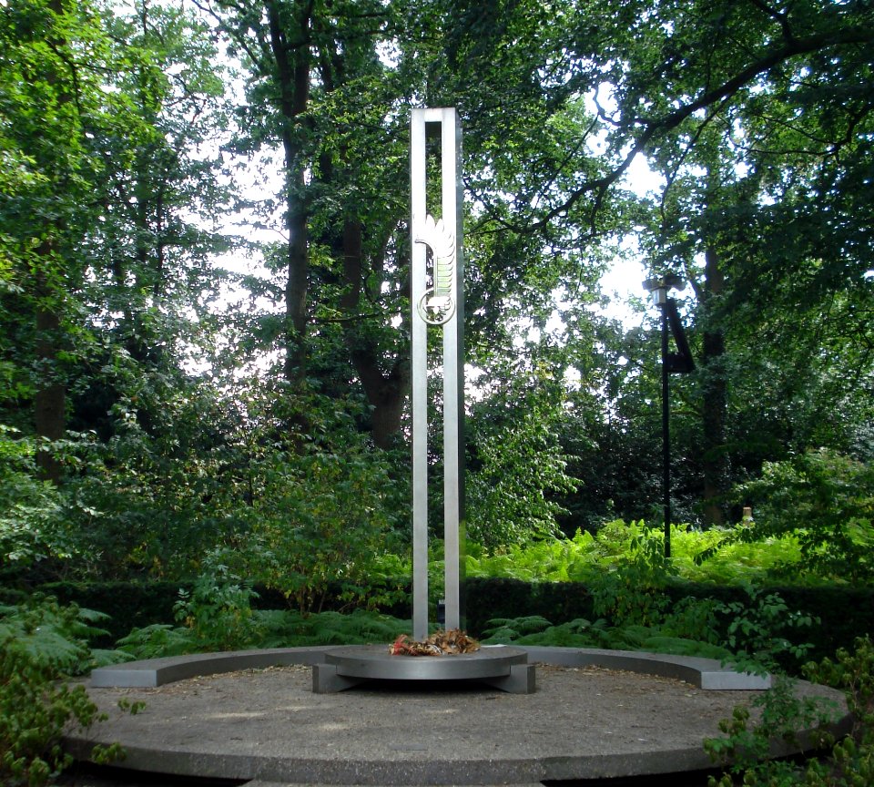 Drimmelen made pools monument