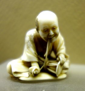Drummer netsuke - Fairbanks Museum and Planetarium - DSC04349