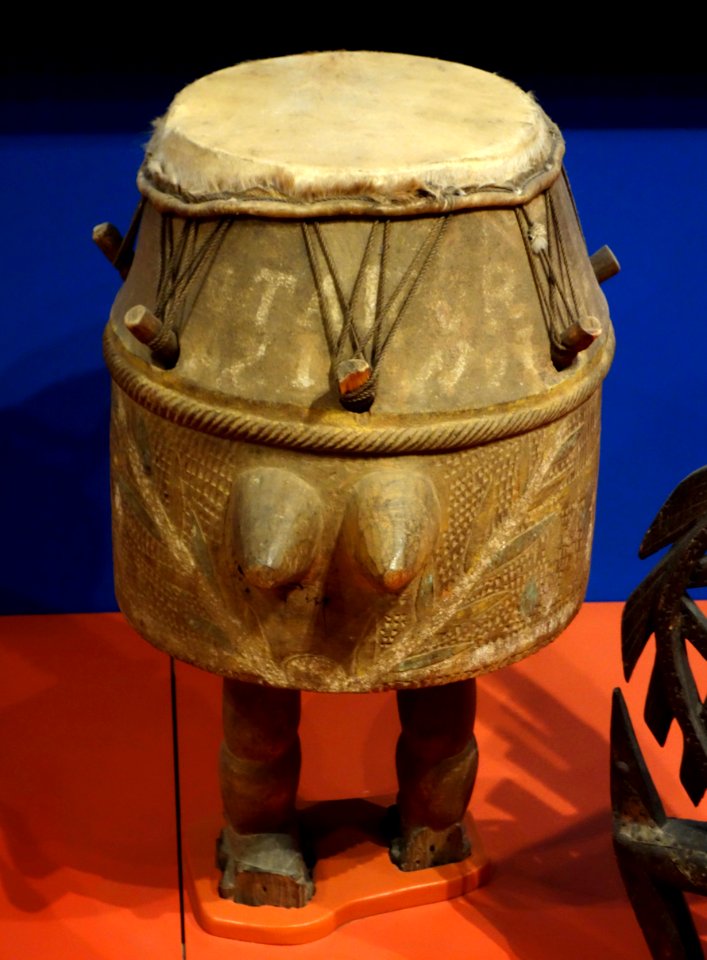 Drum, Akan or Fante - Glenbow Museum - DSC00306