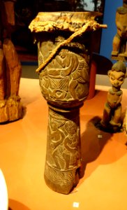 Drum, Bamileke - Glenbow Museum - DSC00468