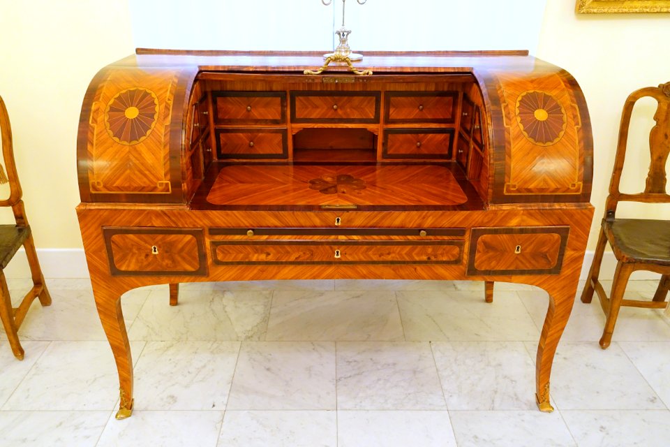 Drum writing desk, Naples, Italy, c. 1780, pine with veneer, view 1 - Museo Nacional de Artes Decorativas - Madrid, Spain - DSC08317