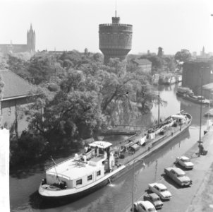 Drinkwater voor Delft een tanker op weg met vers drinkwater naar Delft, Bestanddeelnr 916-4516