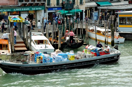 Drinks-freighter-Venice-20050524-017