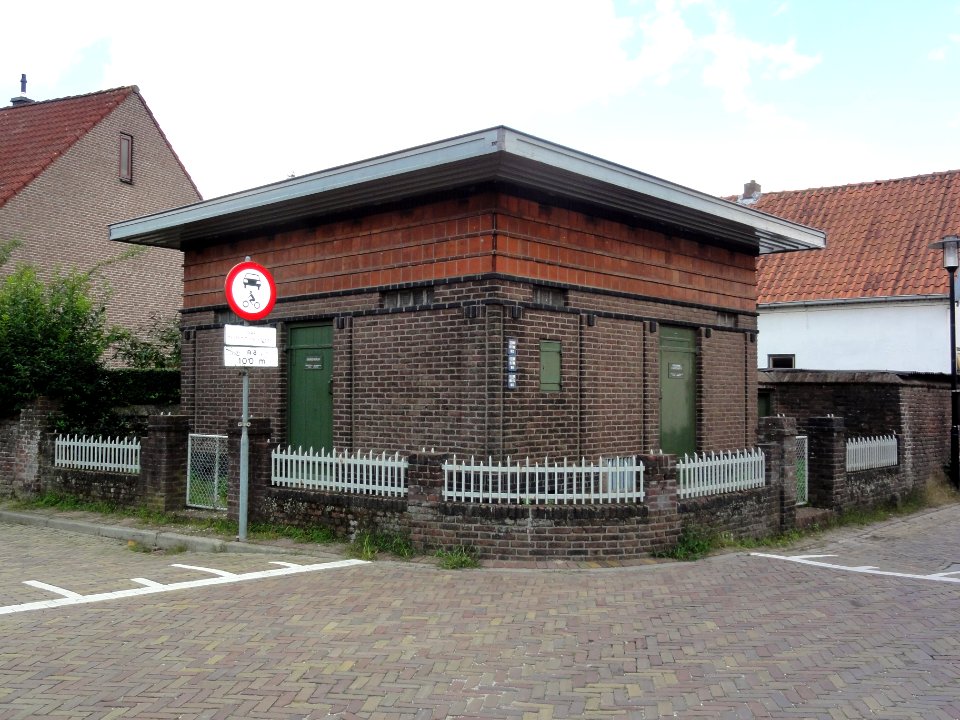 Druten Rijksmonument 523812 Trafohuisje met hek en muur Hooistraat 2