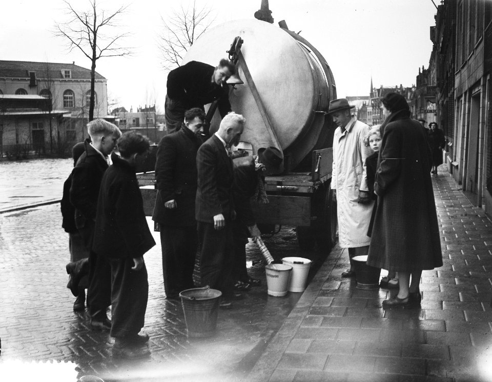 Drinkwater wordt gedistribueerd, Bestanddeelnr 905-5121