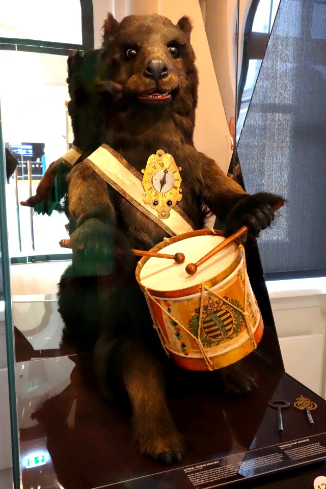 Drumming Bear automaton, probably Saxon, c. 1625, a gift from Duke Julius Heinrich of Saxony to Elector Johann Georg I - Mathematisch-Physikalischer Salon, Dresden - DSC08081