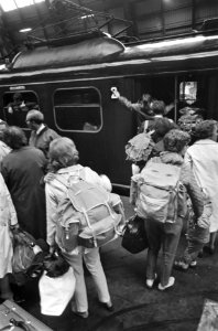 Drukte op CS Amsterdam vanwege vakantiegangers, Bestanddeelnr 921-4732