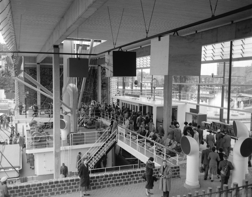 Drukte in het Nederlands paviljoen, Bestanddeelnr 909-5639