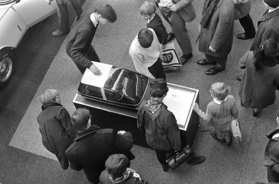 Drukte op de auto-tentoonstelling in de RAI drukte in de RAI, Bestanddeelnr 922-1074