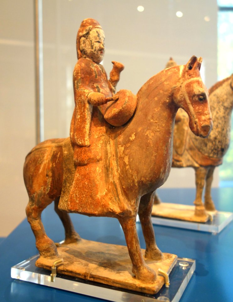 Drummer on horse, China, Northern Wei dynasty, c. 525, earthenware - Royal Ontario Museum - DSC04077