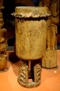 Drum, Bamileke - Glenbow Museum - DSC00463