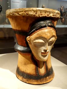 Drum with two faces, Gabon, Shira-Panu people, 20th century, wood, hide, paint - De Young Museum - DSC01105