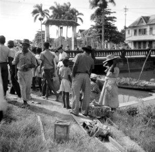 Drukte in leprozerie Groot-Chatillon in Suriname, Bestanddeelnr 252-6268