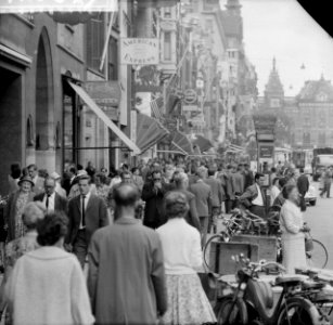 Drukte op Damrak, Bestanddeelnr 912-8029