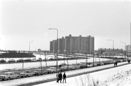 Drukte op de auto-tentoonstelling in de RAI drukte op parkeerplaats bij RAI, Bestanddeelnr 922-1079